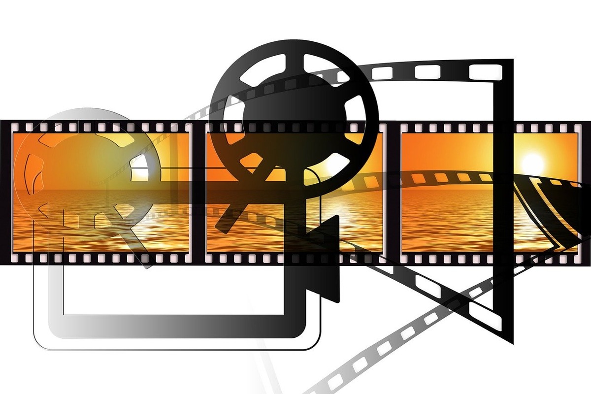 projector-64149_1280 (1)